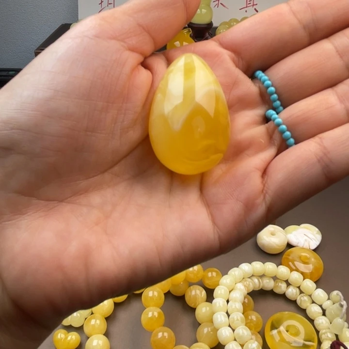 琥珀未镶嵌颈饰蜜蜡