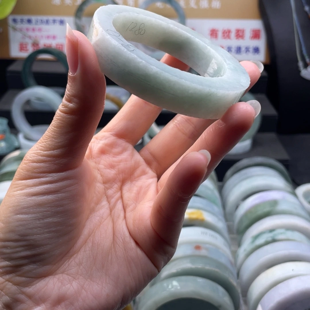 【闪购商品】未镶嵌手镯定制翡翠赵*