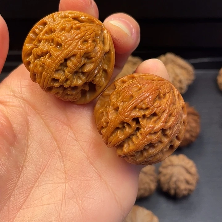 文玩核桃吊坠秦岭等地区已