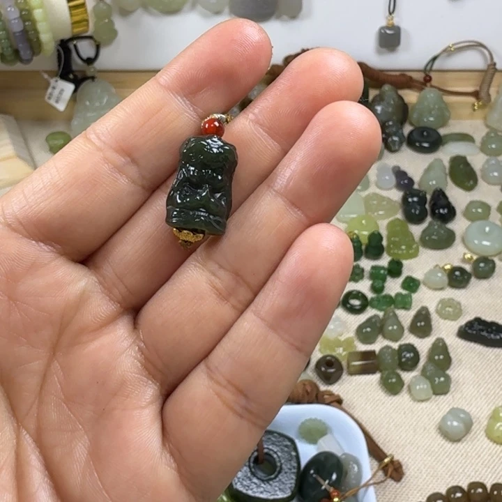 和田玉未镶嵌挂件