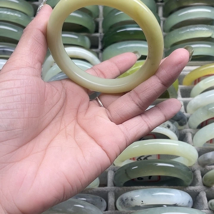 蛇纹石玉未镶嵌手镯50