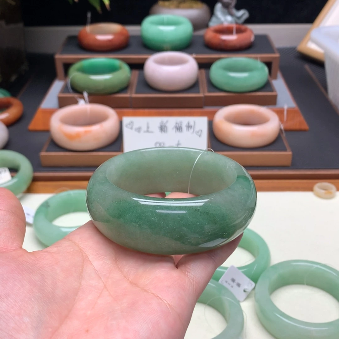 知***堂石英质玉（非洲翠）未镶嵌舍