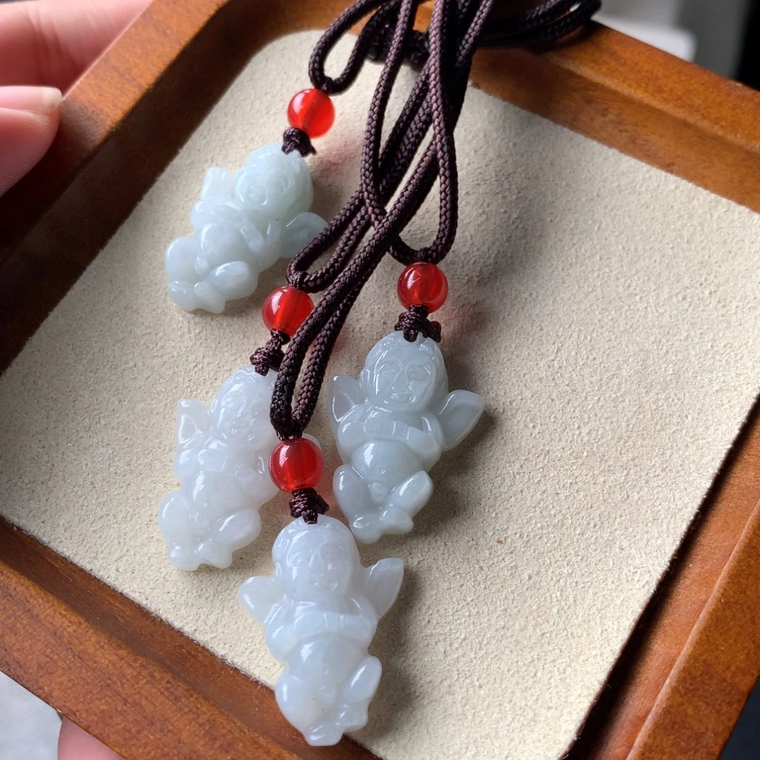 翡翠未镶嵌颈饰天使