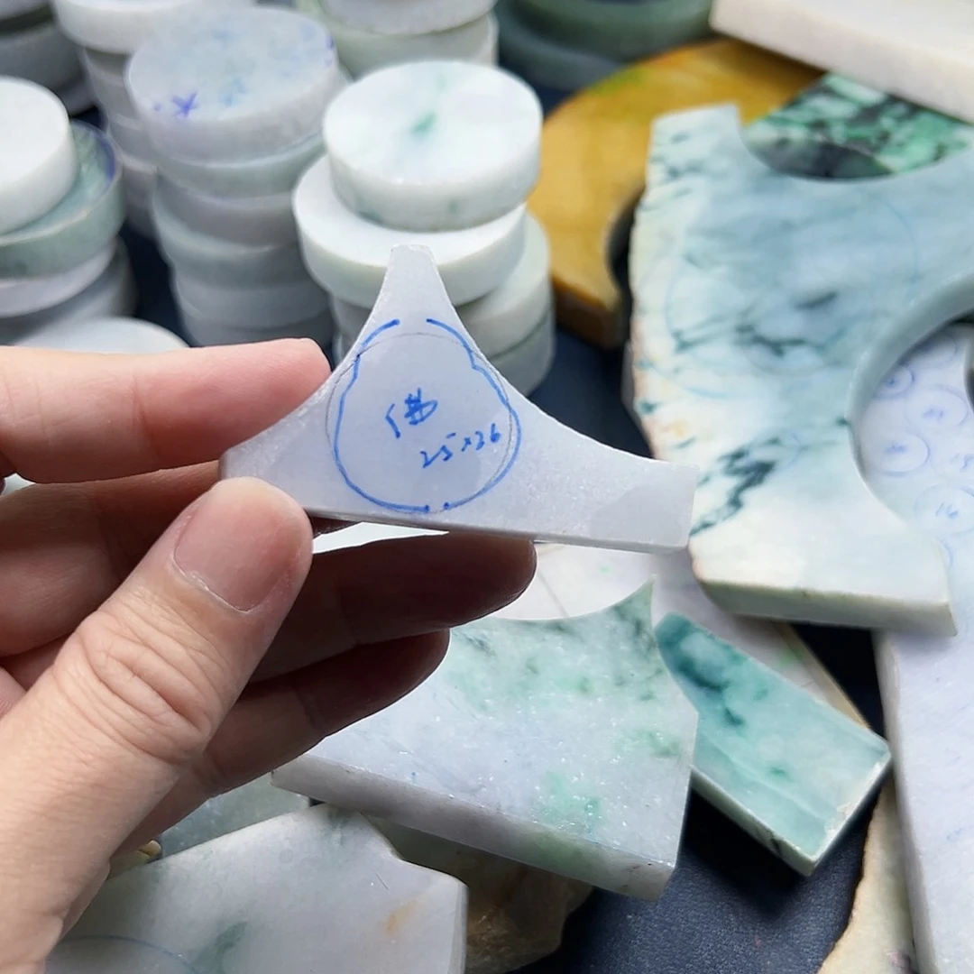 翡翠颈饰未镶嵌石*边角