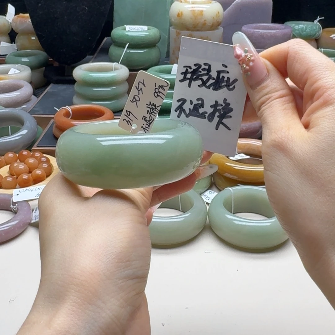 石英岩玉未镶嵌手镯