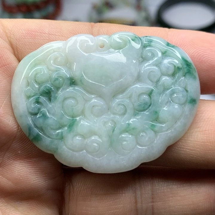 翡翠未镶嵌吊坠(赠链)