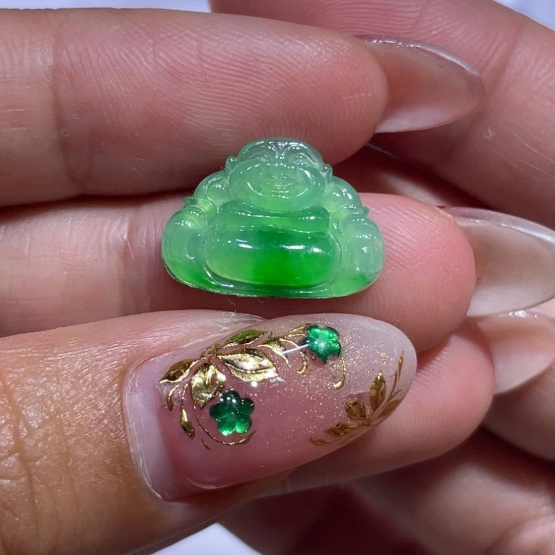 翡翠未镶嵌颈饰佛