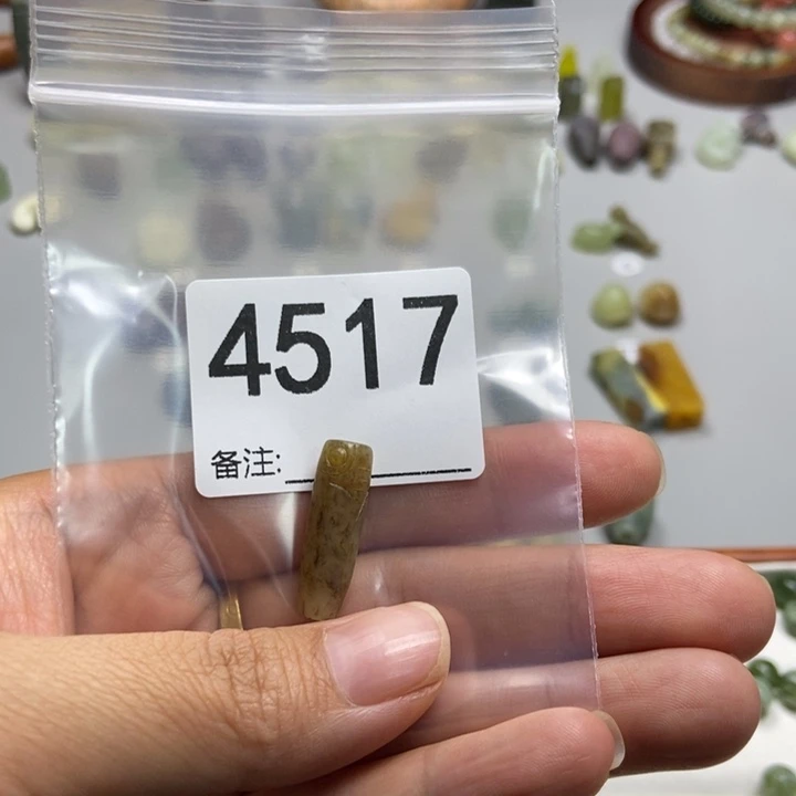 张***说未镶嵌蛇纹石玉颈饰