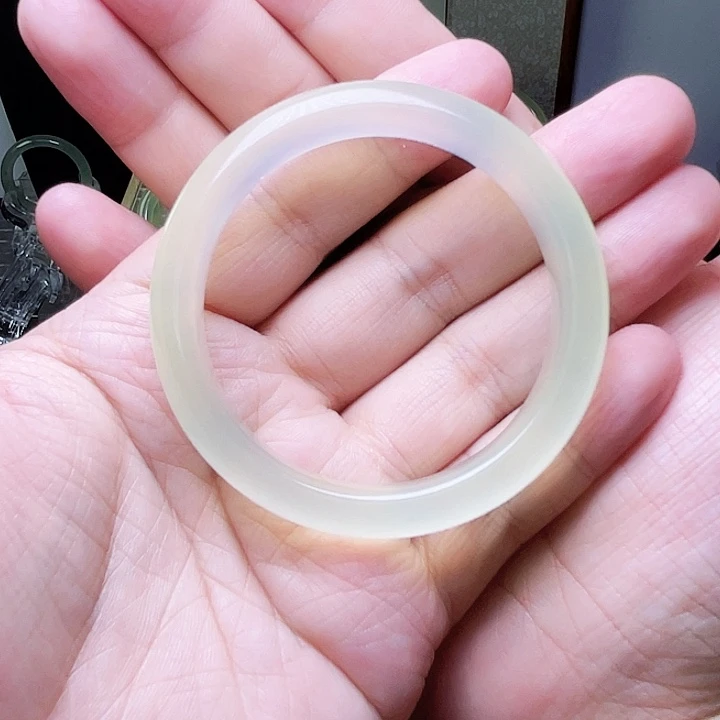 蛇纹石玉未镶嵌手镯风**畏