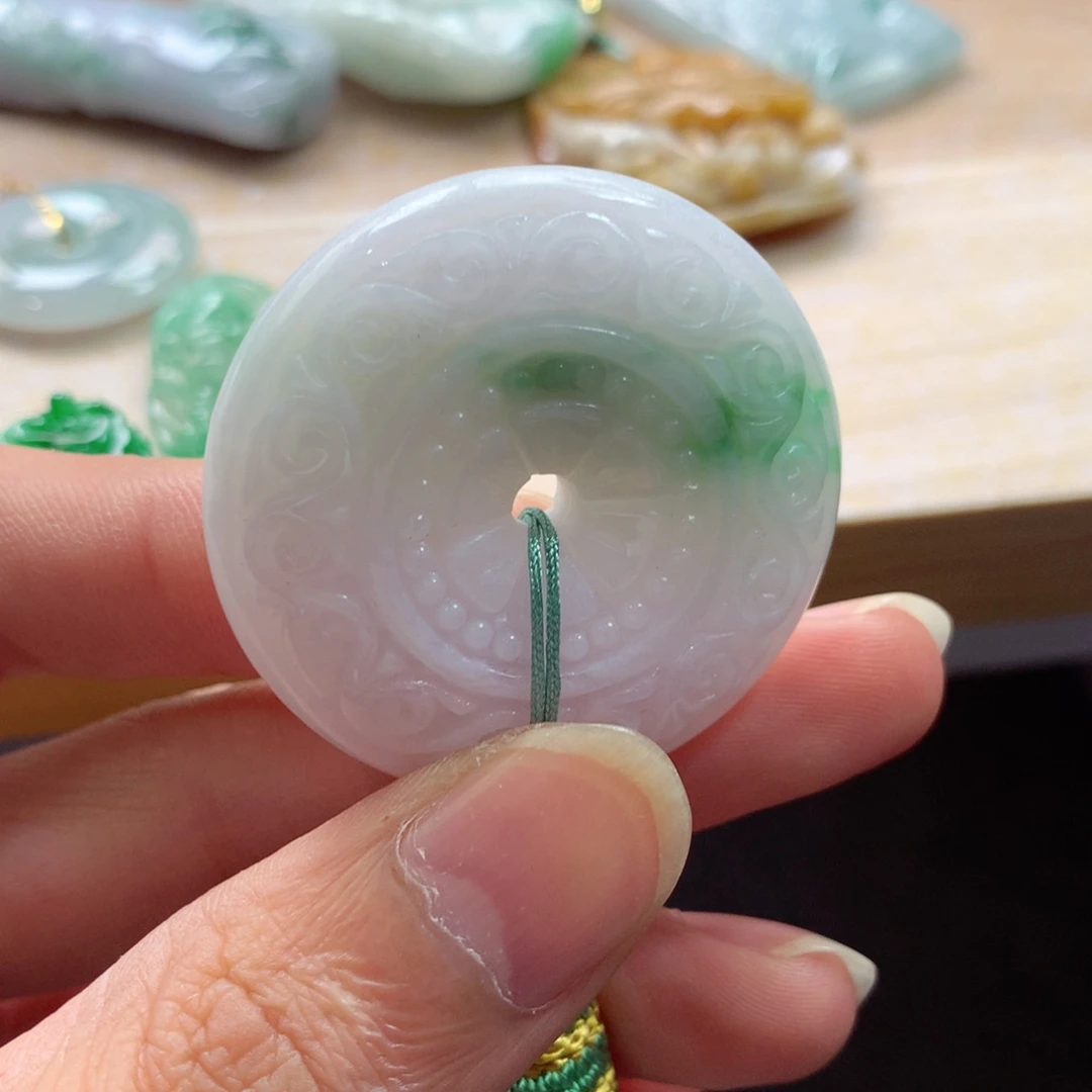 翡翠未镶嵌颈饰吊坠
