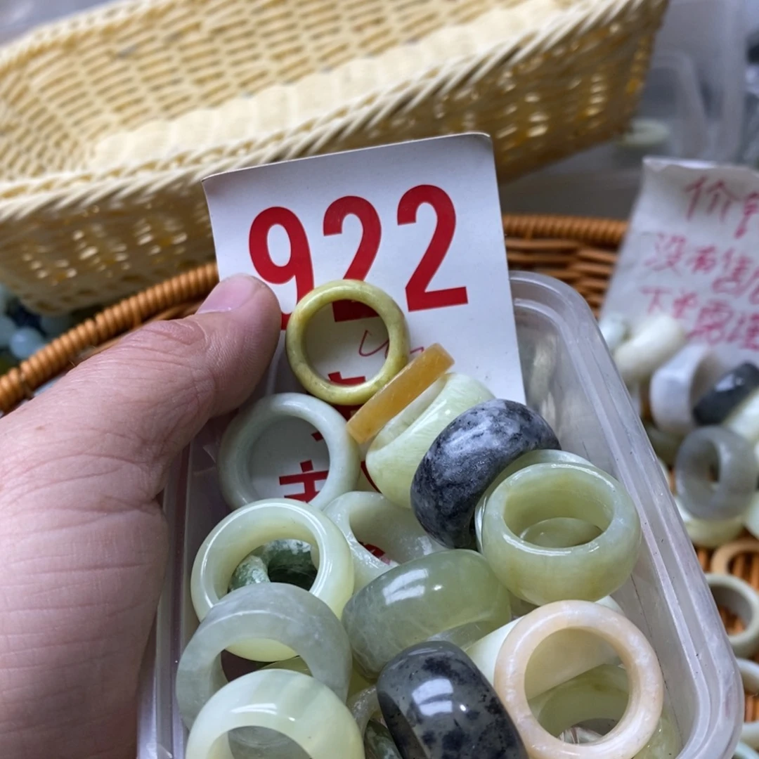 蛇纹石玉挂坠未镶嵌