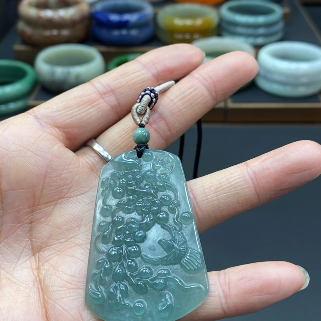 翡翠未镶嵌颈饰吊坠