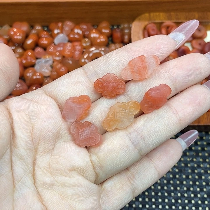 南红玛瑙未镶嵌颈饰中国结