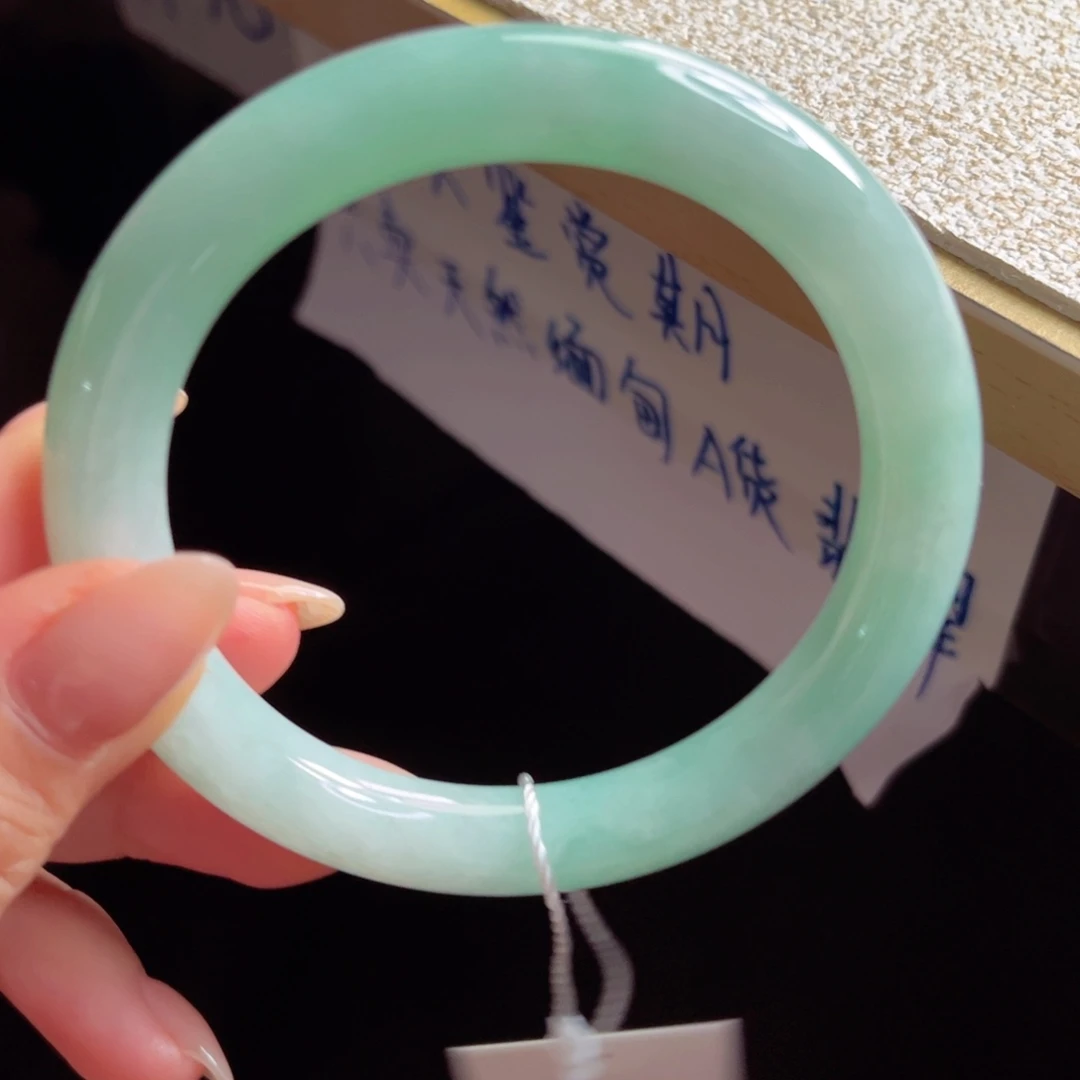 未镶嵌手镯翡翠手镯