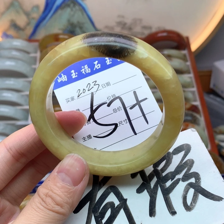 蛇纹石玉手镯未镶嵌