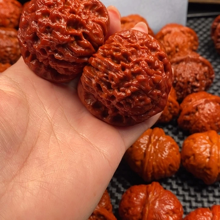 文玩核桃吊坠龙顶c4