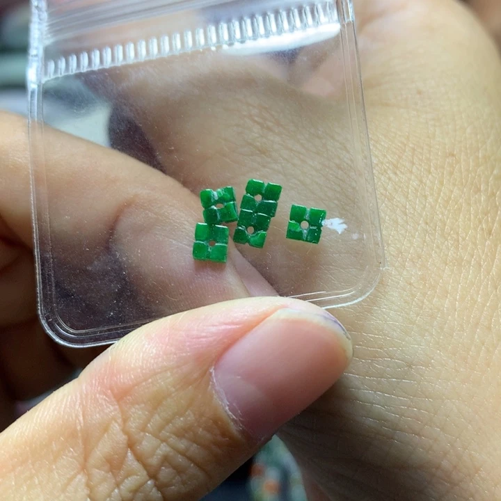 定制翡翠未镶嵌翡翠四叶草5个