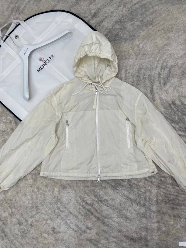 99新 MONCLER 米白短宽连帽冲锋衣防晒服 0码 1042