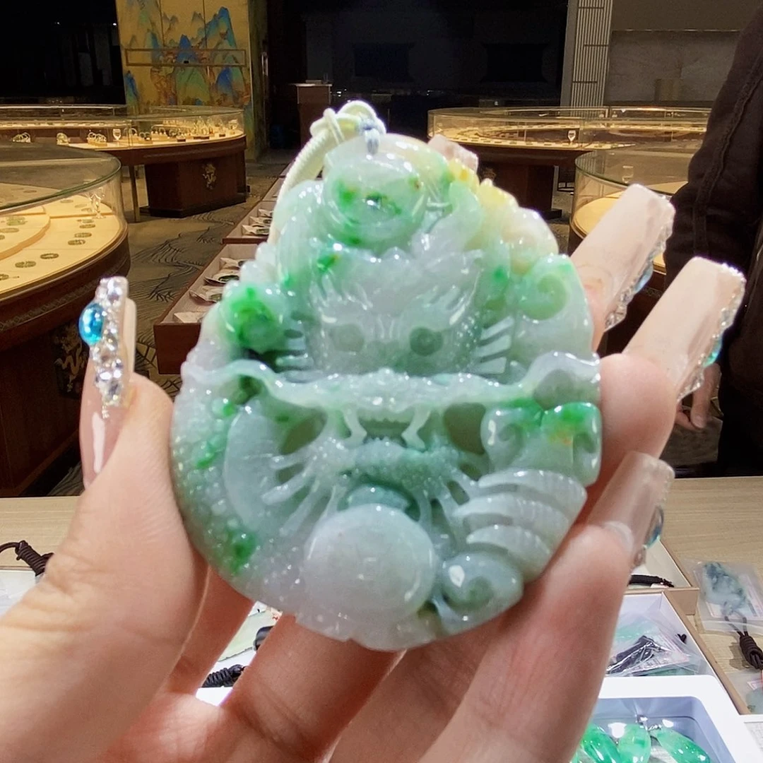 翡翠颈饰未镶嵌翡翠