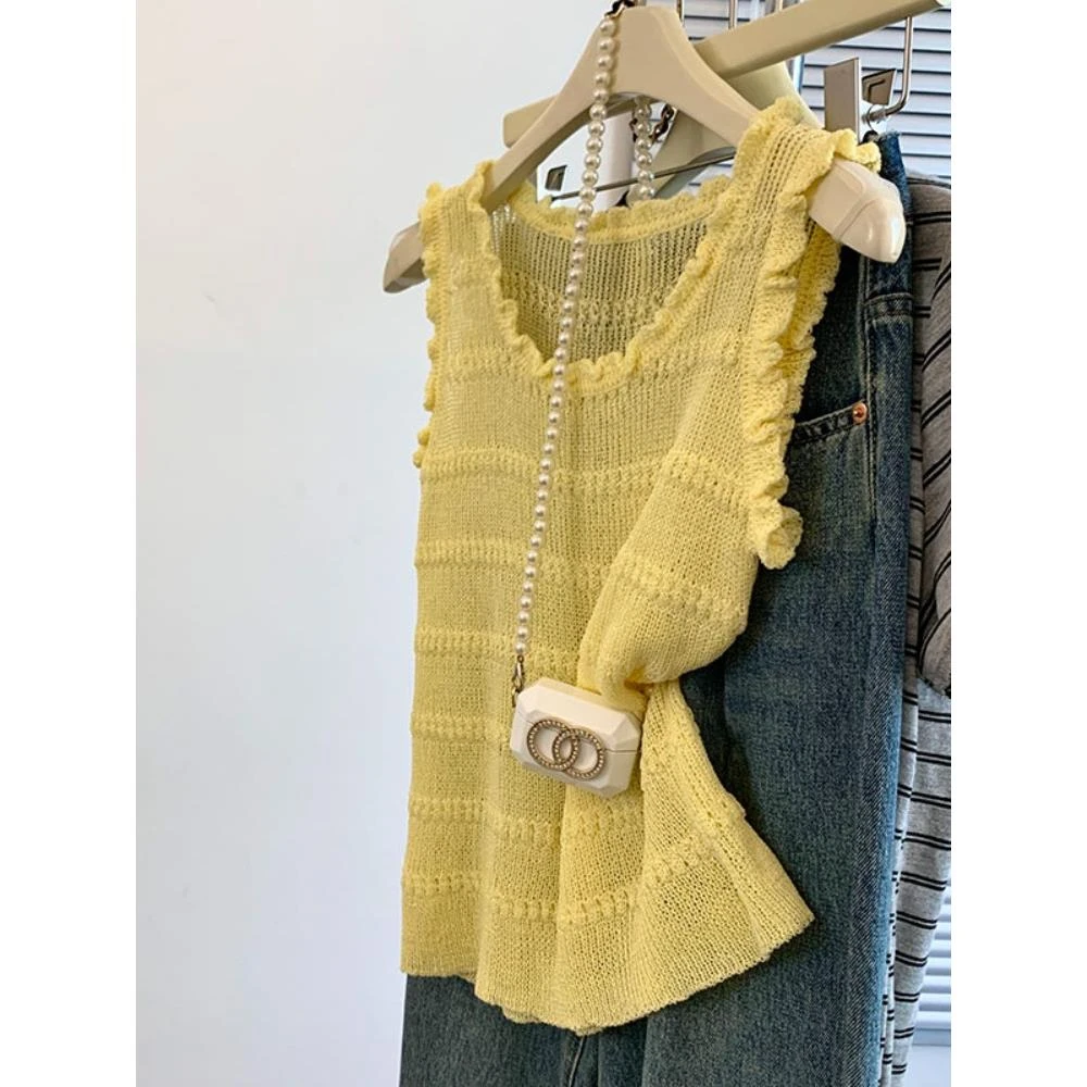 黄色木耳边针织背心女夏款2025多巴胺女孩吊带别致镂空无袖小上衣