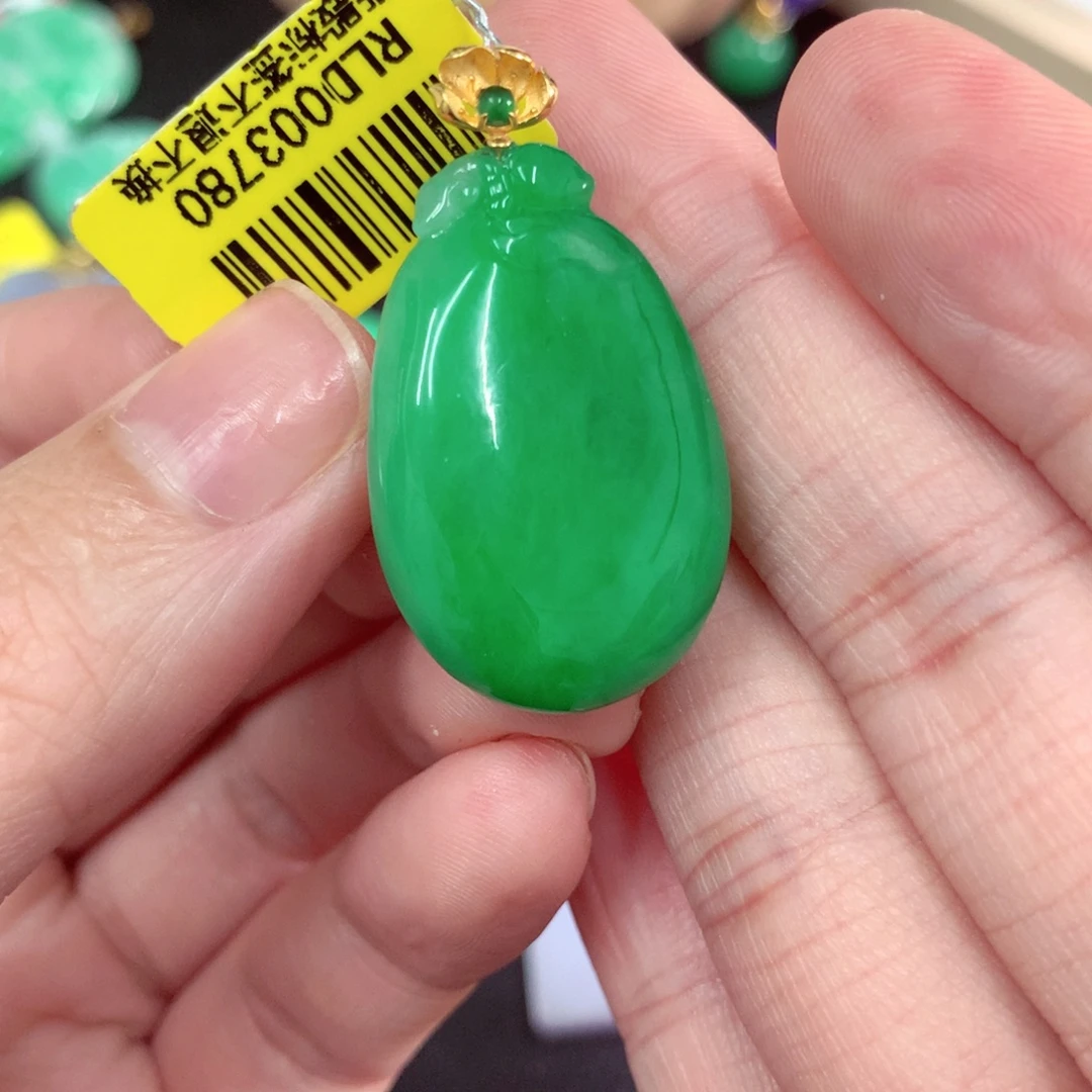 颈饰18K金镶嵌翡翠