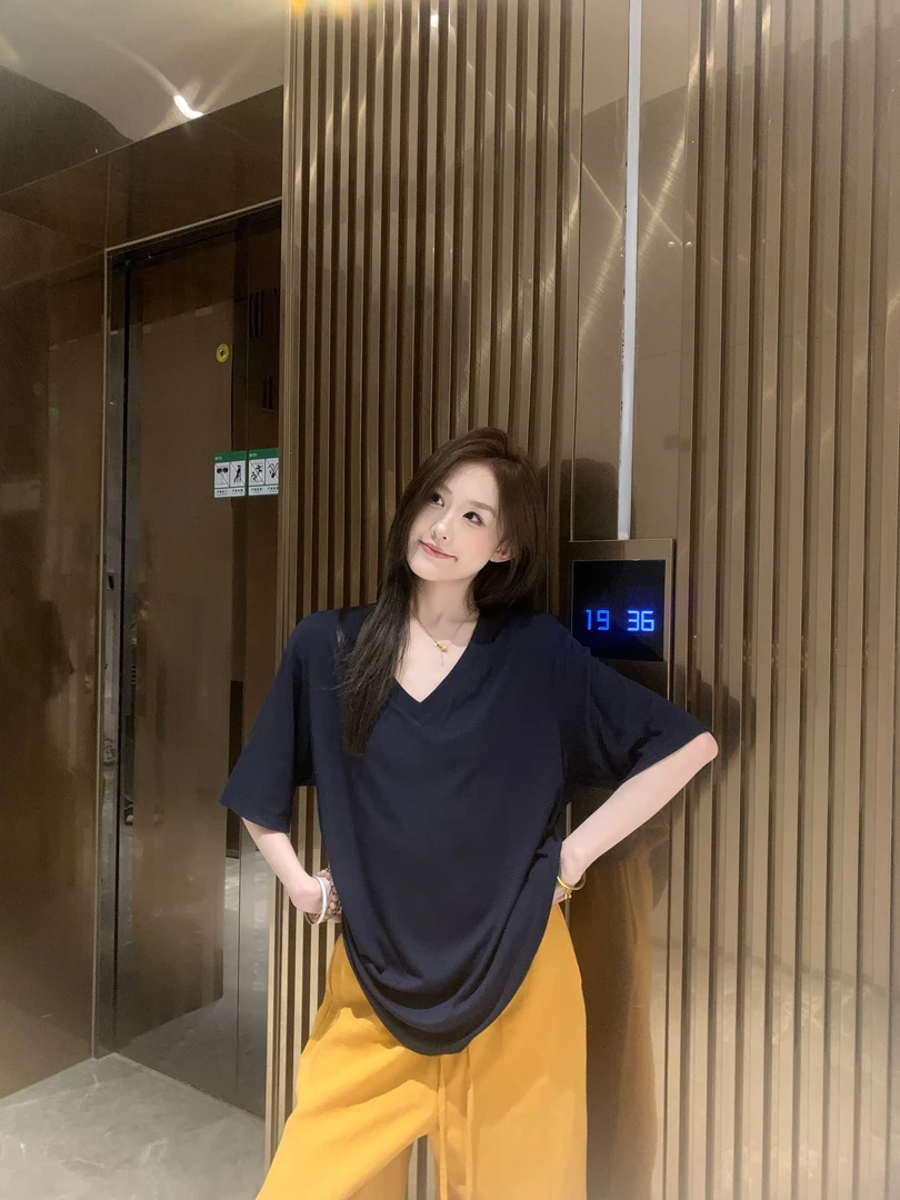 崔星星【藏青V领Plus版】宽松显瘦上衣百搭设计感短袖T恤纯色上衣