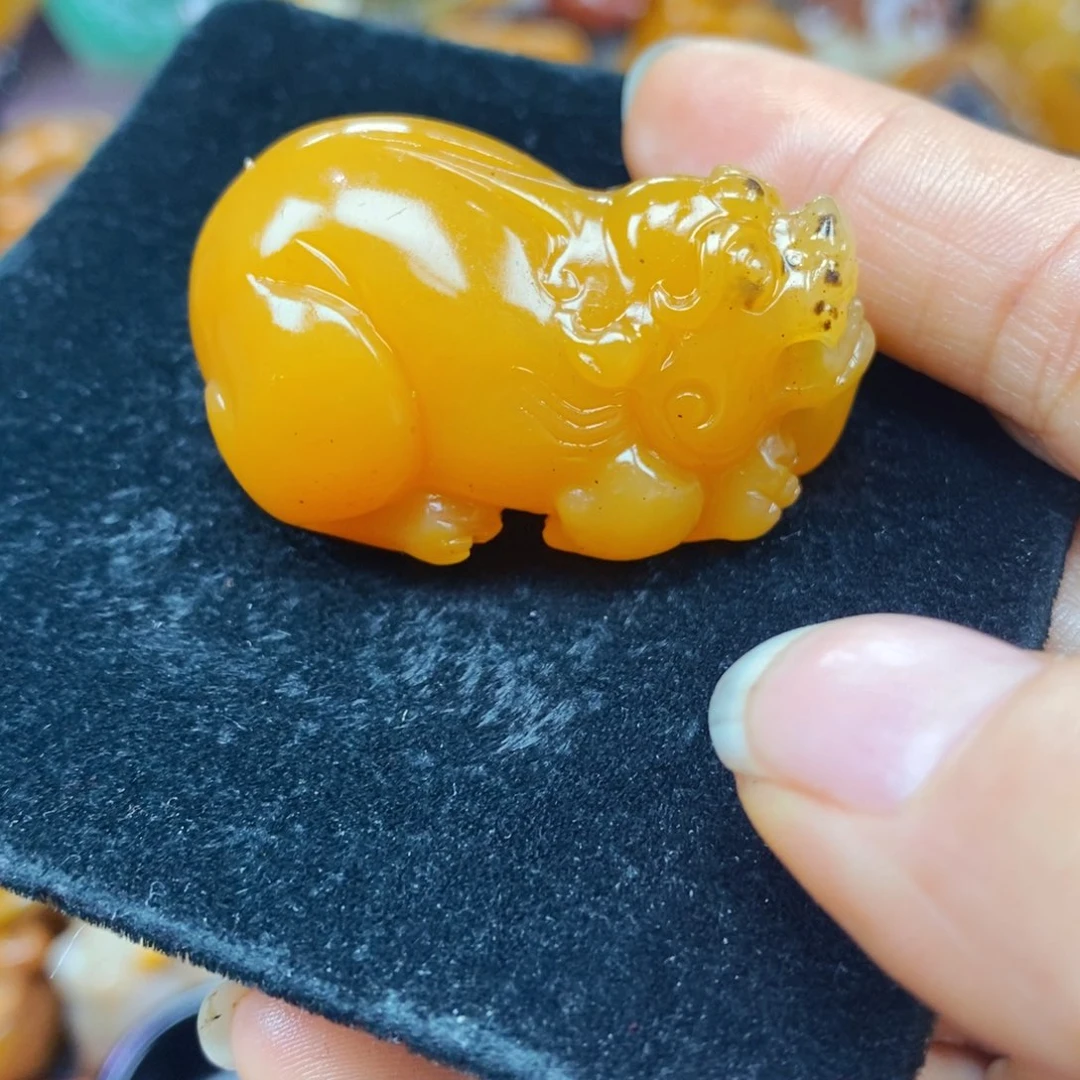 未镶嵌石英质玉（黄龙玉）颈饰