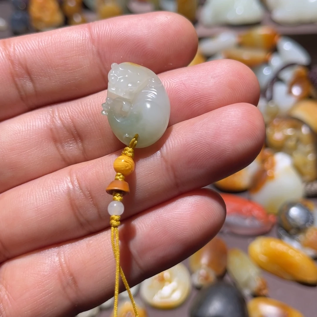 潇***生和田玉未镶嵌颈饰