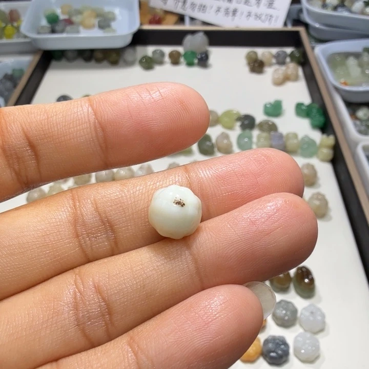 এ***₂未镶嵌和田玉珠宝半成品