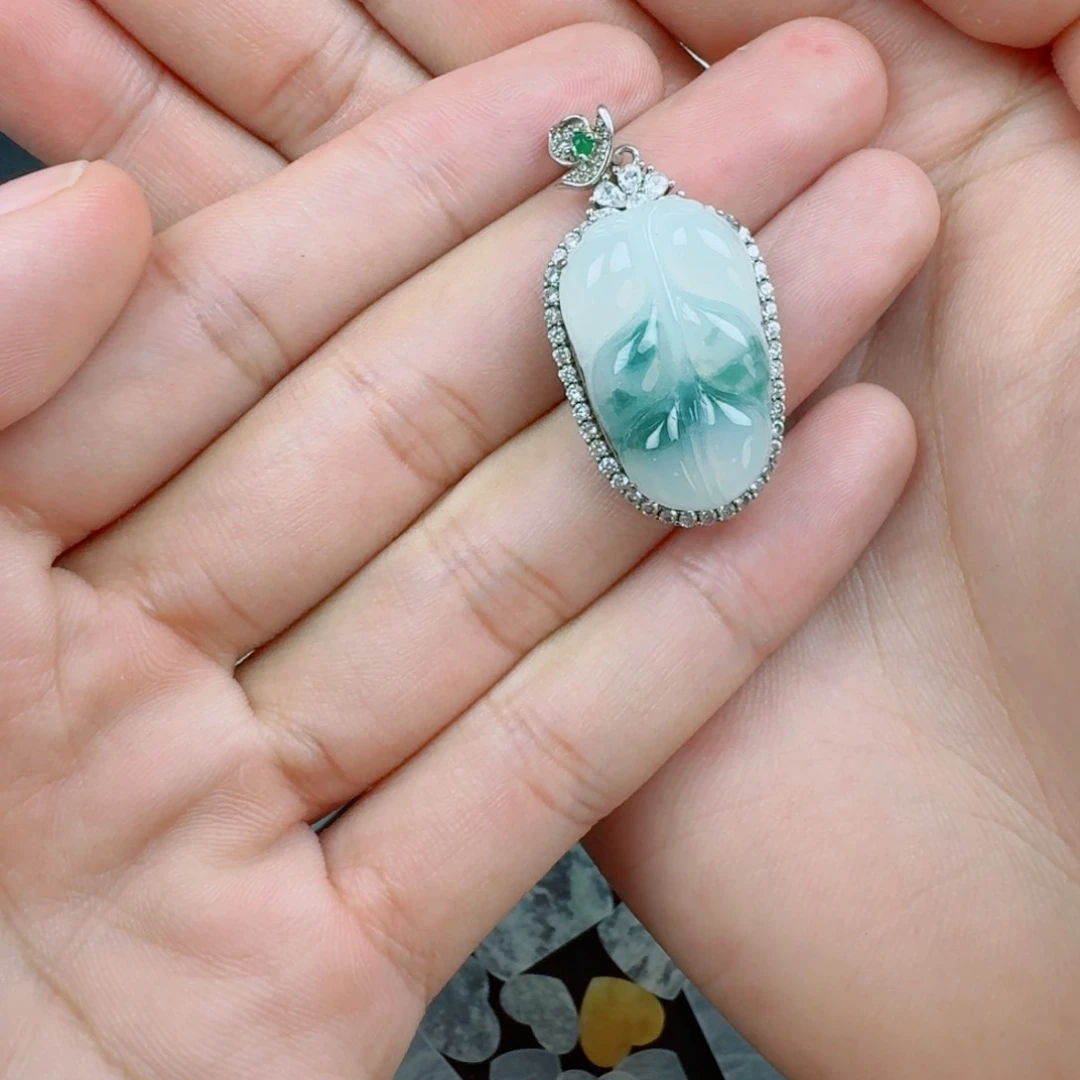 颈饰银S925镶嵌翡翠栀*花天然缅甸A货翡翠叶子