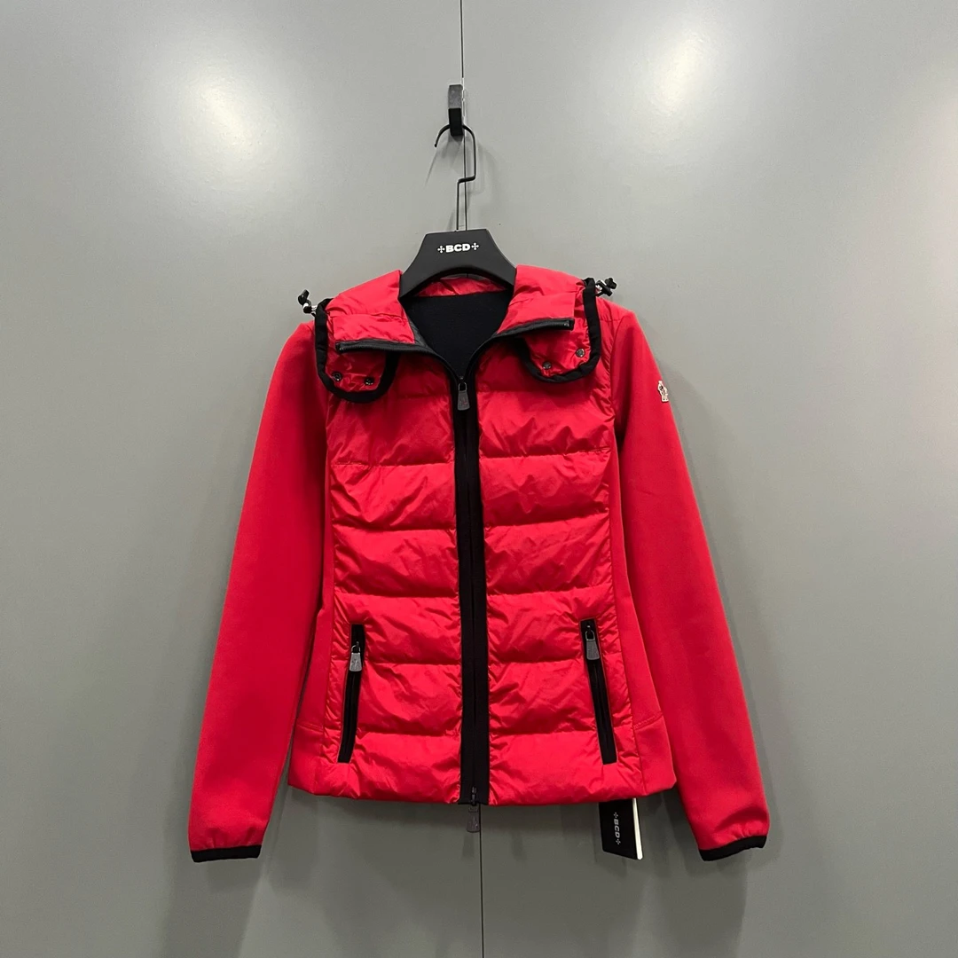 95新 MONCLER zz9 红色拼接羽绒外套 S码/304971/无领标