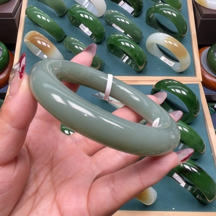 和田玉（碧玉）未镶嵌手镯胖圆