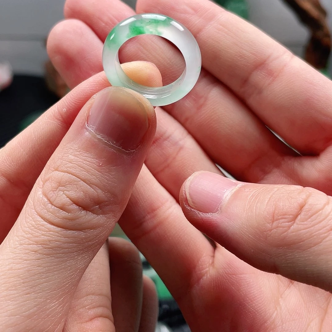 梧***下石英质玉戒指未镶嵌