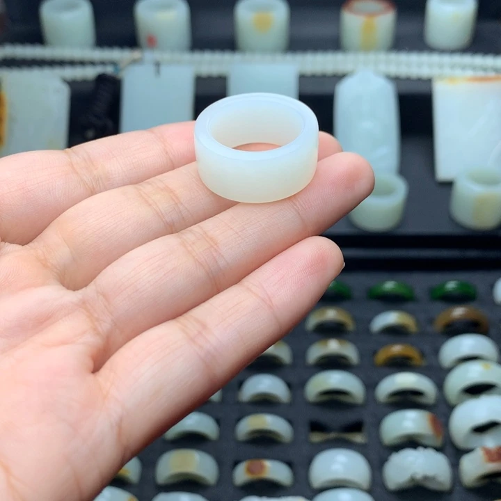 和田玉未镶嵌颈饰白****)