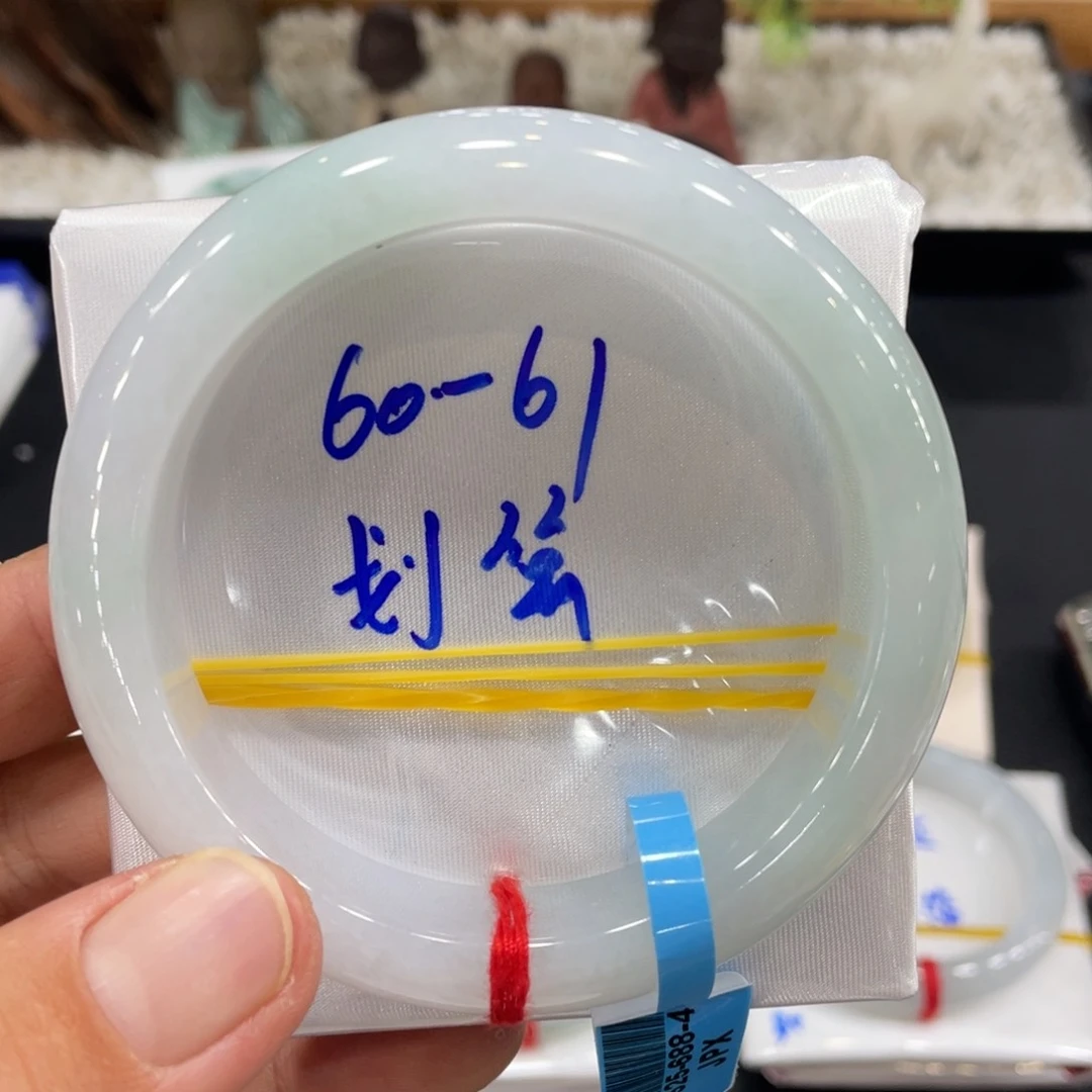 翡翠手镯未镶嵌翡翠