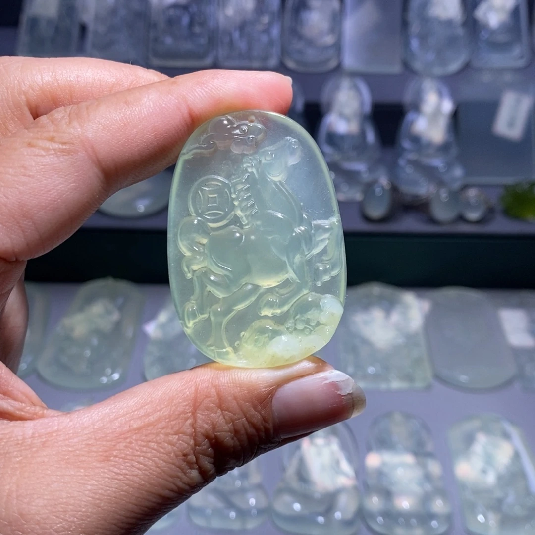 未镶嵌岫玉颈饰马到成功