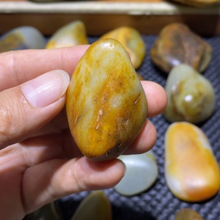 和田玉未镶嵌珠宝奇石