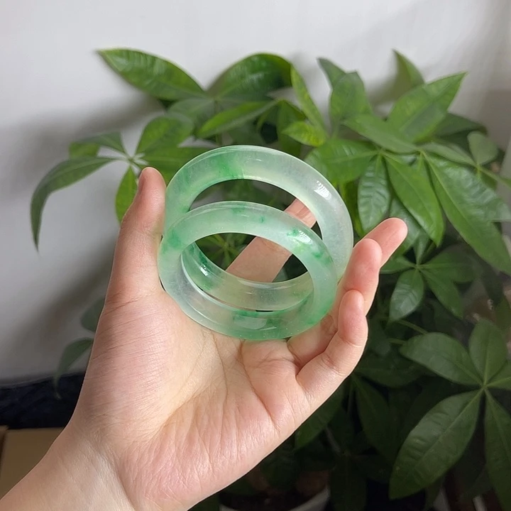 一***羊玉正装绿飘花54+54 圆条绿飘花 一只眠羊