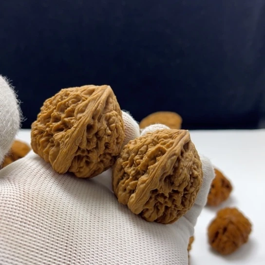 津***升吊坠文玩核桃南疆石