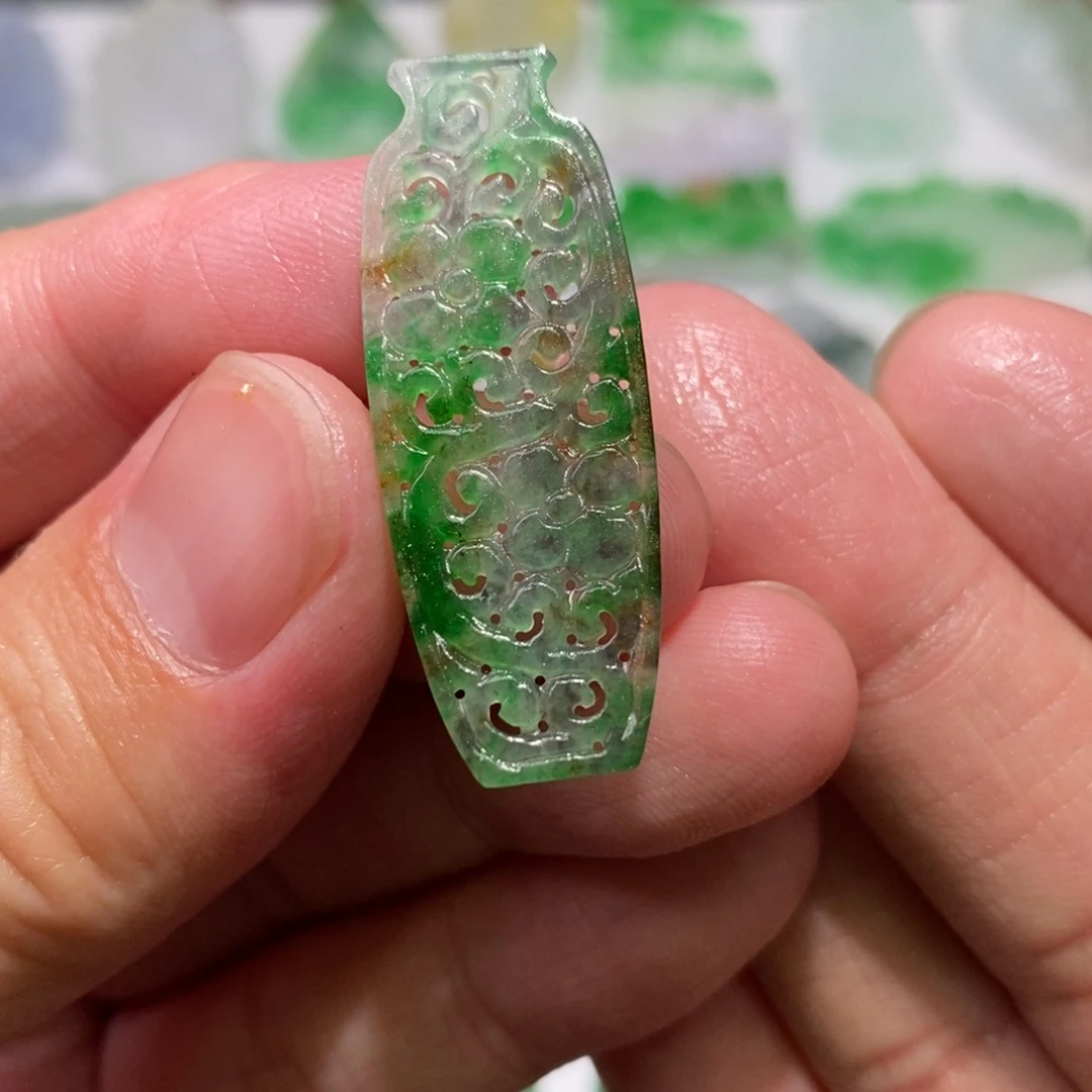 定制翡翠未镶嵌吊坠