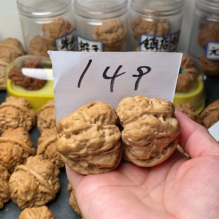 黄***️核桃蛤蟆的眼睛也很漂亮