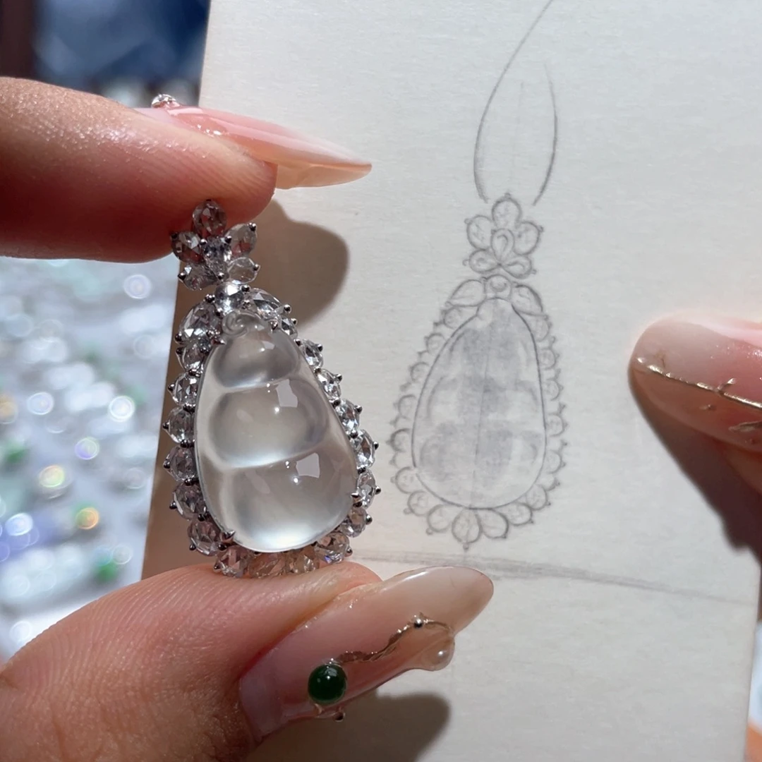 翡翠18K金镶嵌颈饰豆子