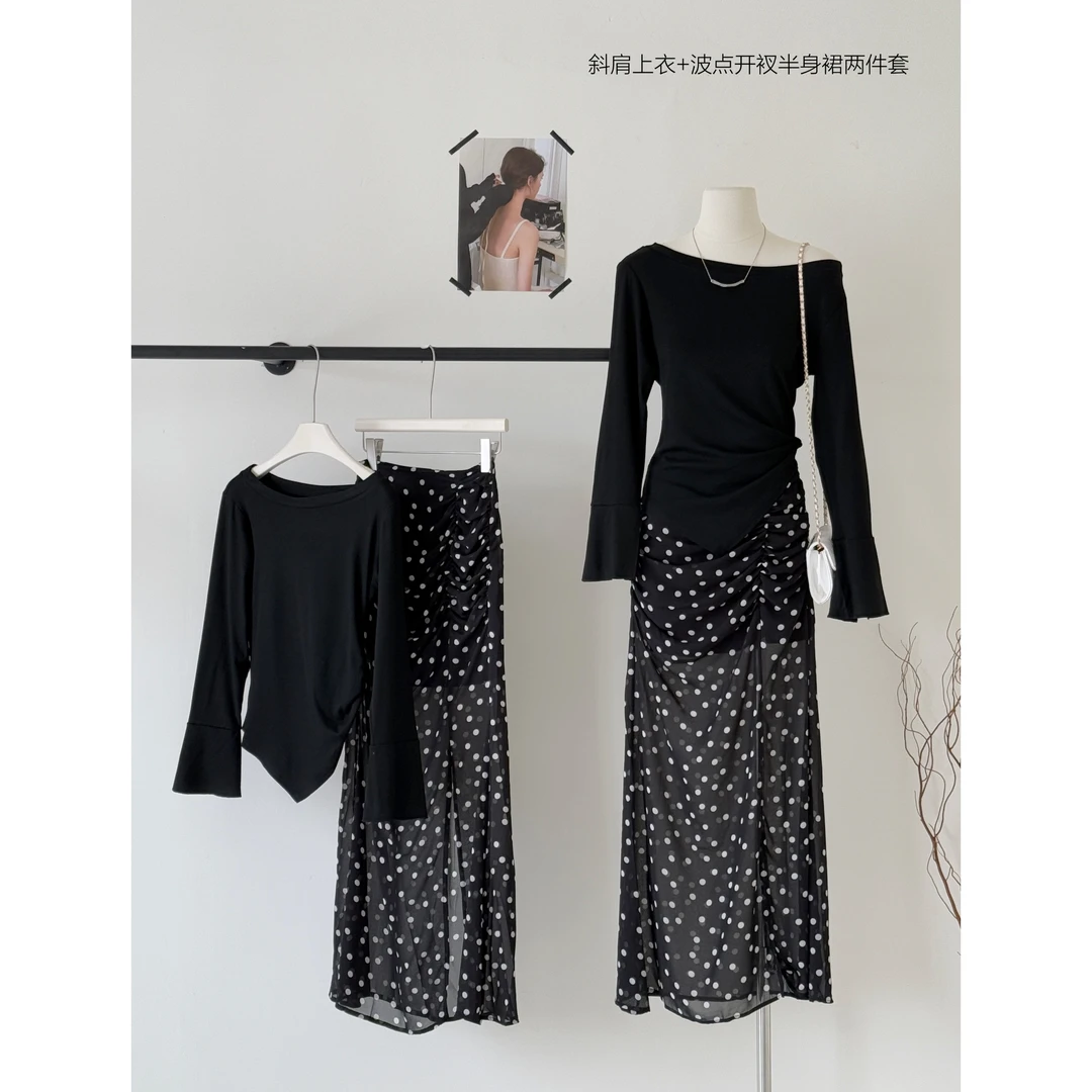 纯欲风套装女2025新款斜领露肩蕾丝上衣开衩波点包臀半身裙两件套
