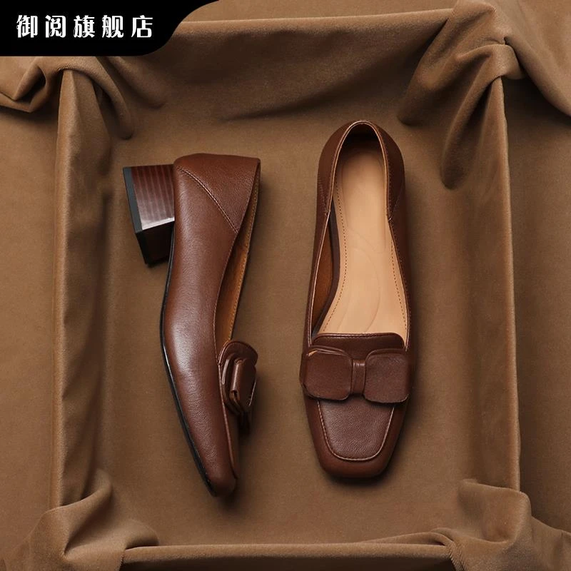 巨舒适覆古方头橡胶蝴蝶结粗跟包鞋女软皮中跟小皮鞋一脚蹬乐福鞋