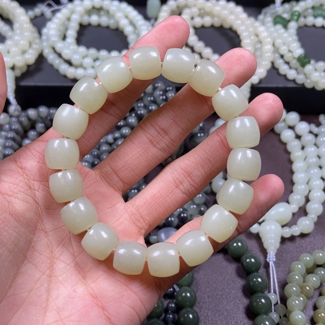 和田玉未镶嵌把件