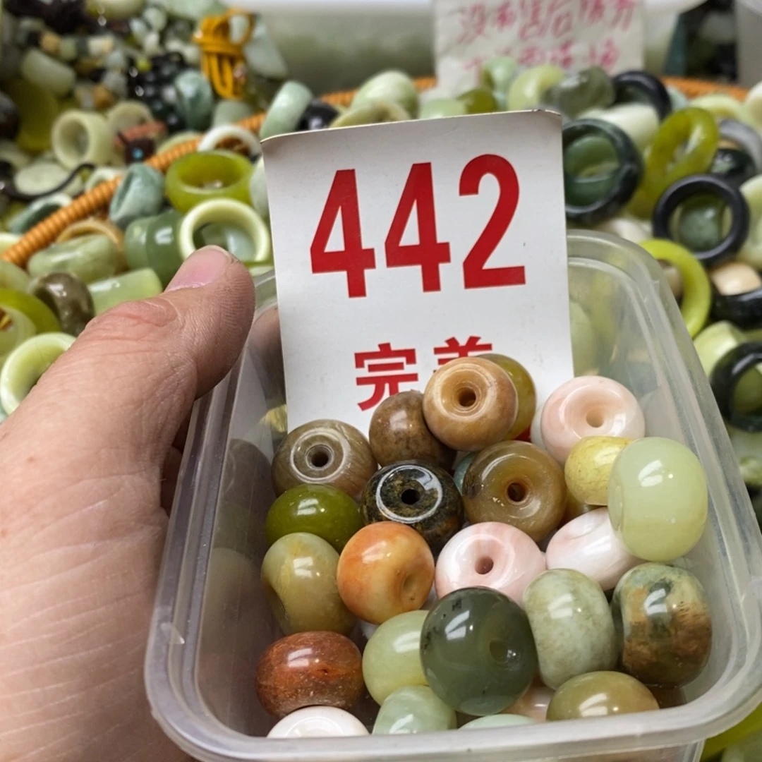 蛇纹石玉挂坠未镶嵌