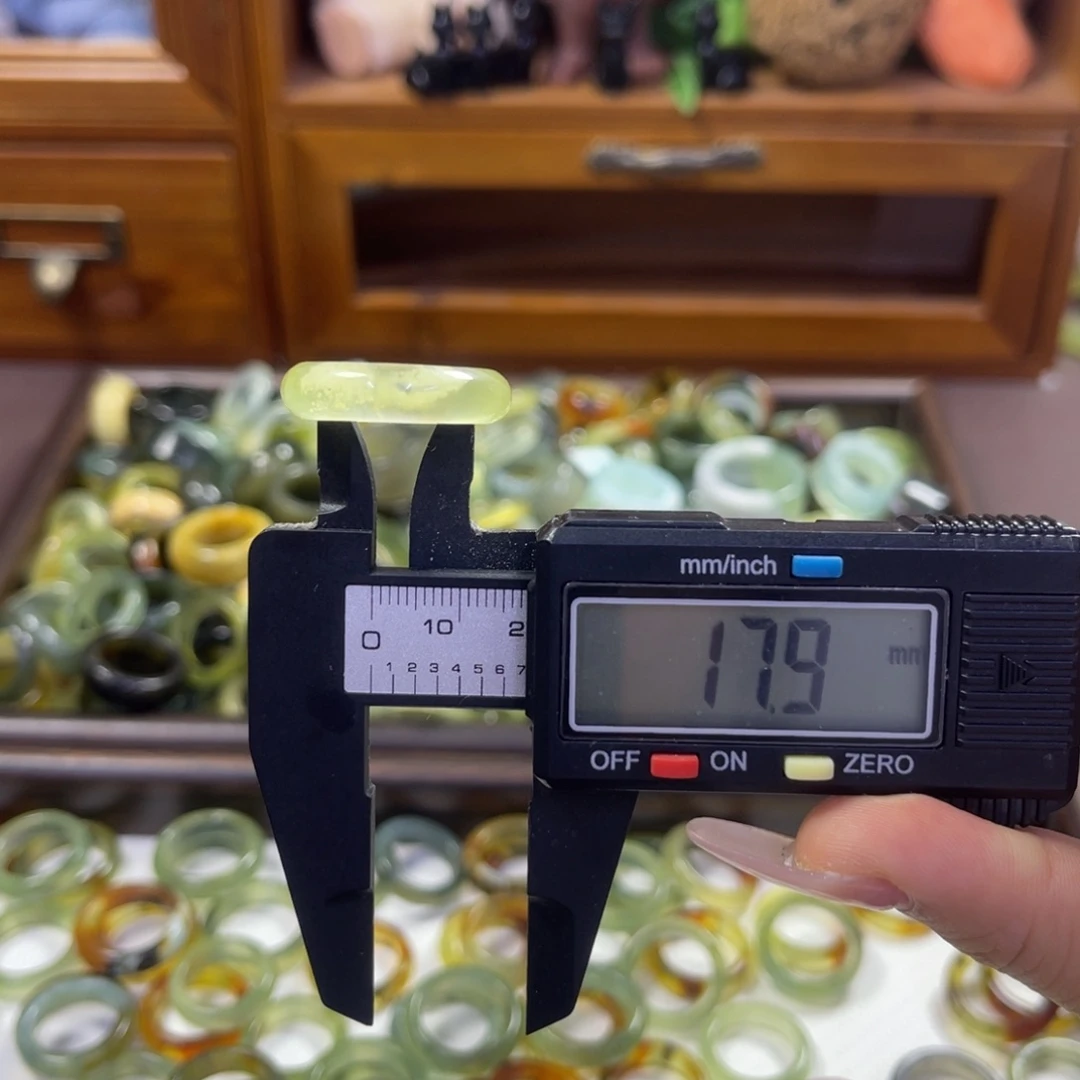 蛇纹石玉未镶嵌手镯73