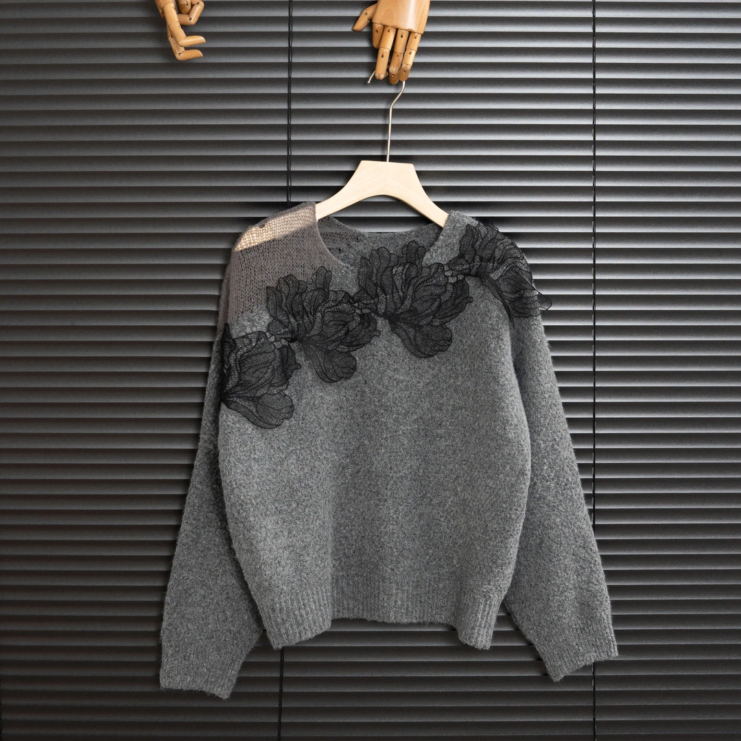 25年新款百搭显瘦玫瑰蕾丝拼接镂空肩设计高级感女装毛针织上衣