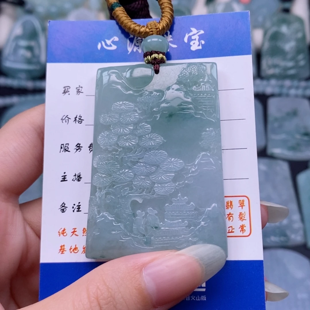 翡翠未镶嵌颈饰山水