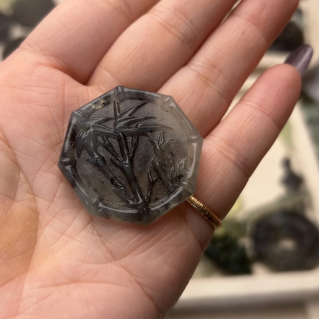 蛇纹石玉颈饰合金